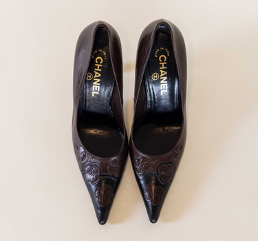 Chanel Flower Brown & Black Leather Pumps IT 38